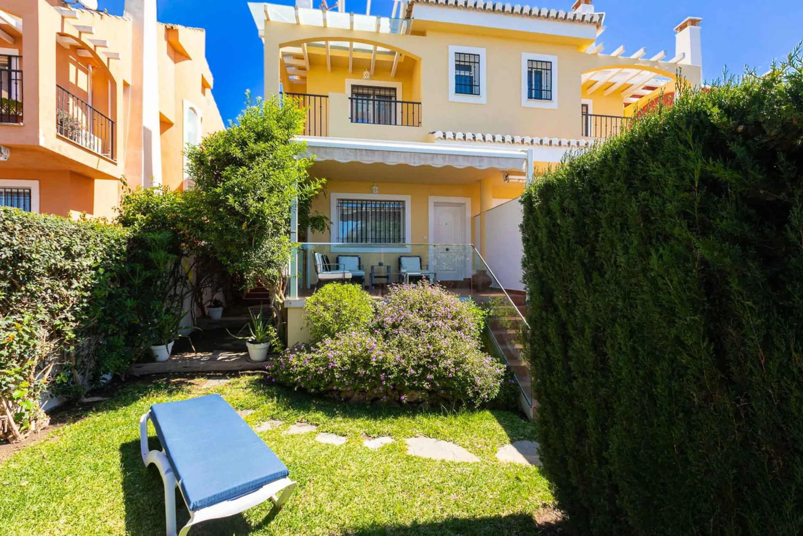 House - Semi-Detached House в продаже в Marbella, Málaga. В доме 4 спален и 3 ванных комнат. Площадь дома 171 м². Площадь участка 215 м²