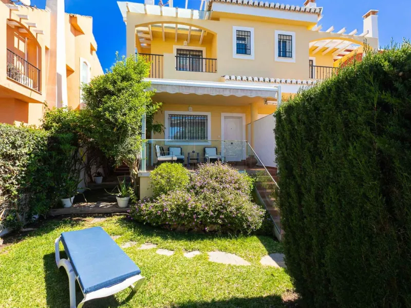 House - Semi-Detached House в продаже в Marbella, Málaga. В доме 4 спален и 3 ванных комнат. Площадь дома 171 м². Площадь участка 215 м²