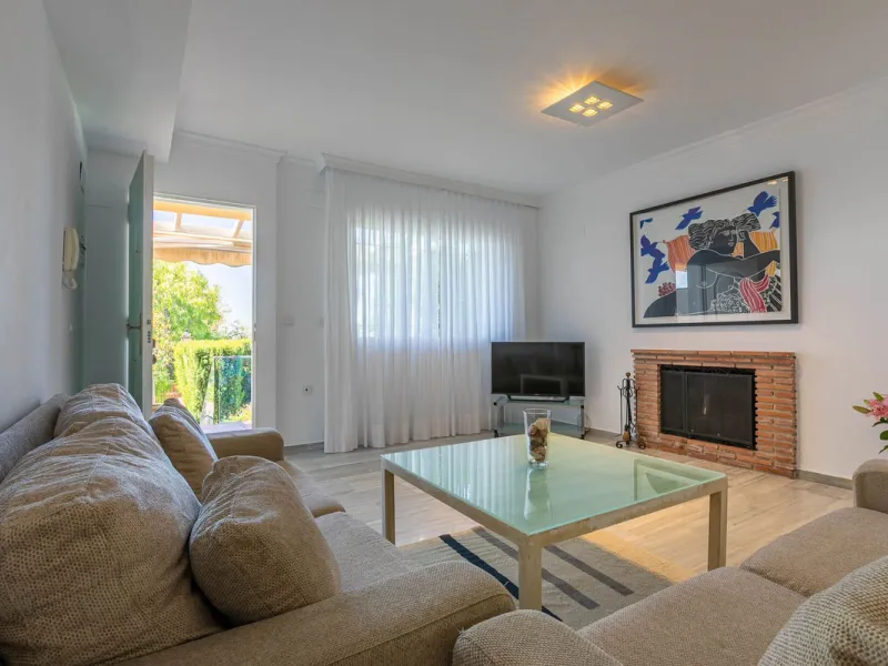 House - Semi-Detached House в продаже в Marbella, Málaga. В доме 4 спален и 3 ванных комнат. Площадь дома 171 м². Площадь участка 215 м²