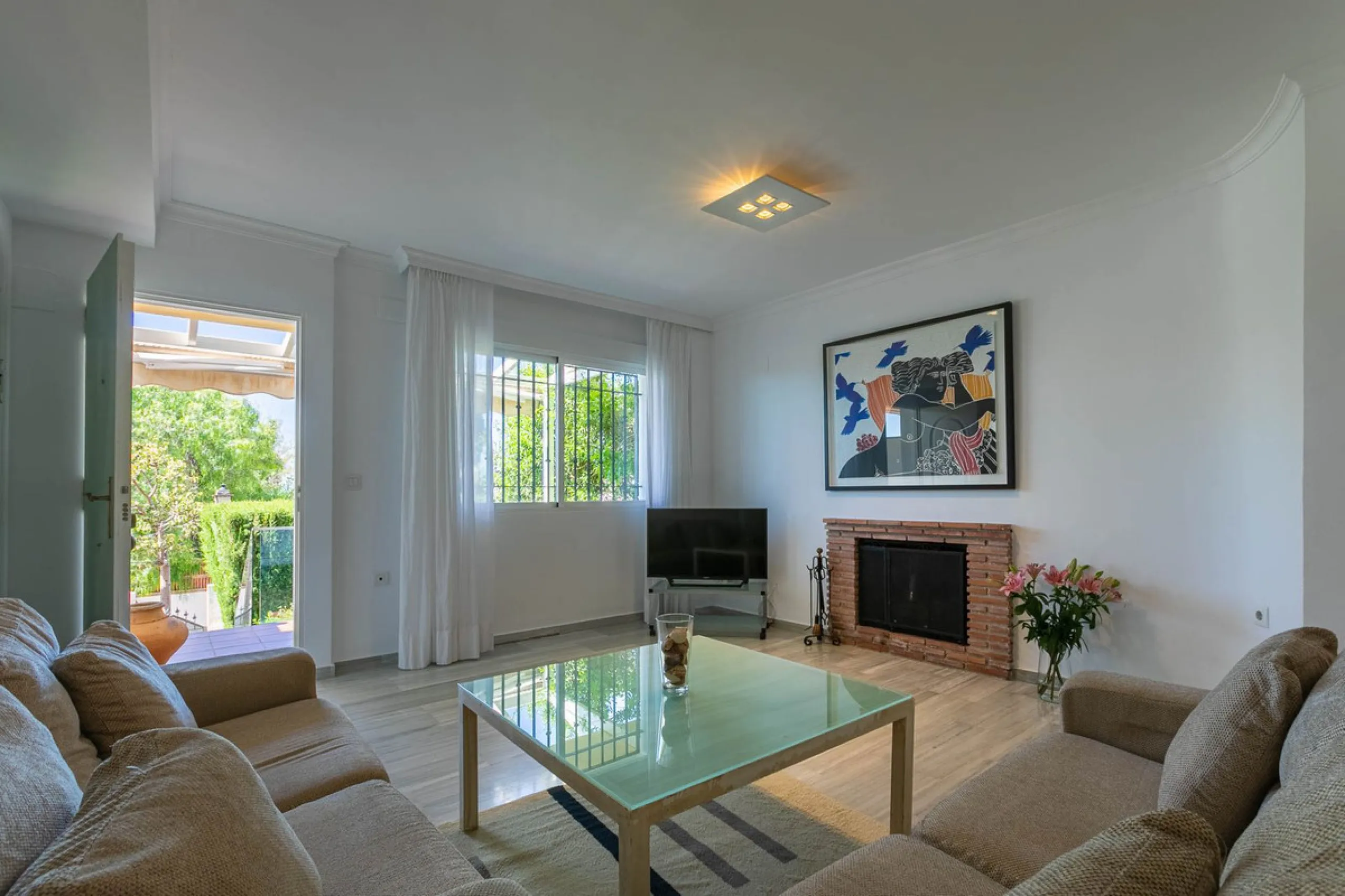 House - Semi-Detached House в продаже в Marbella, Málaga. В доме 4 спален и 3 ванных комнат. Площадь дома 171 м². Площадь участка 215 м²