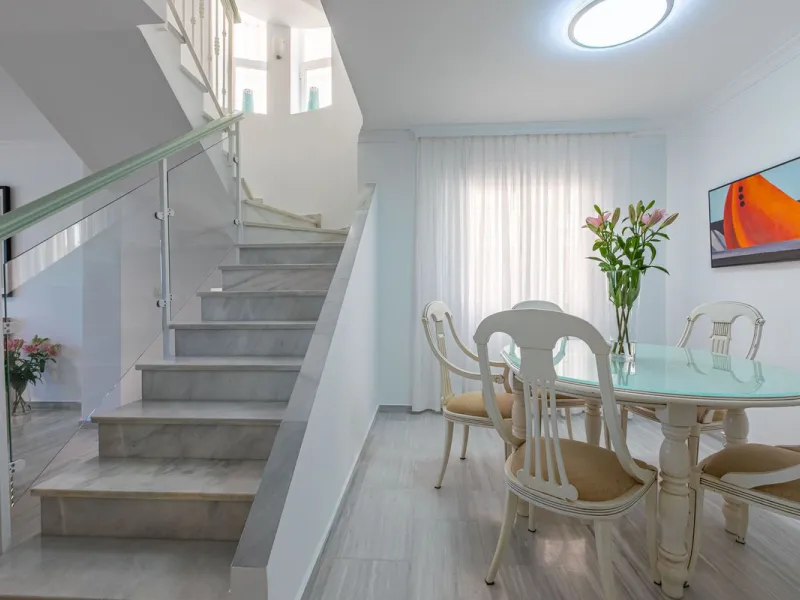 House - Semi-Detached House в продаже в Marbella, Málaga. В доме 4 спален и 3 ванных комнат. Площадь дома 171 м². Площадь участка 215 м²