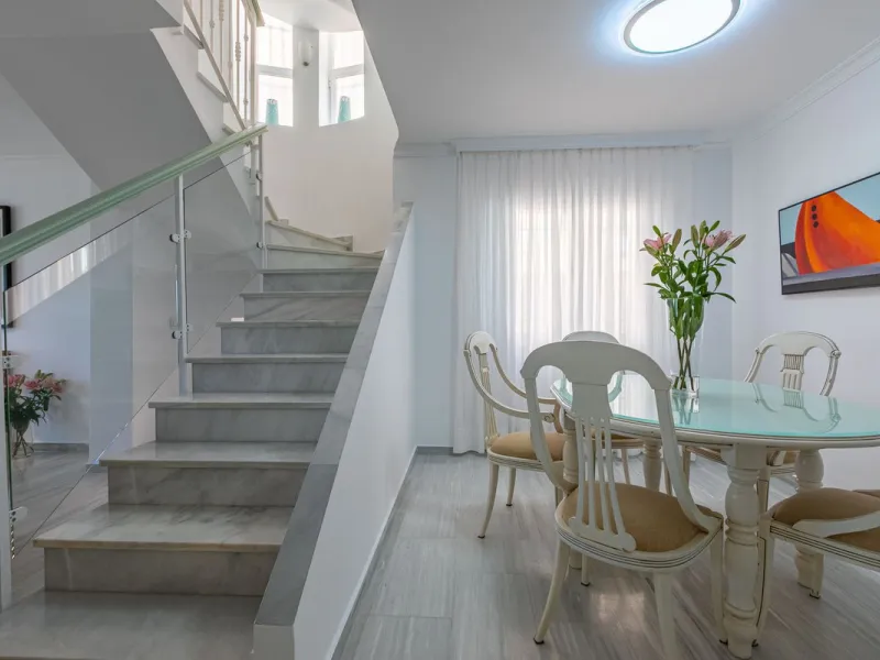 House - Semi-Detached House в продаже в Marbella, Málaga. В доме 4 спален и 3 ванных комнат. Площадь дома 171 м². Площадь участка 215 м²