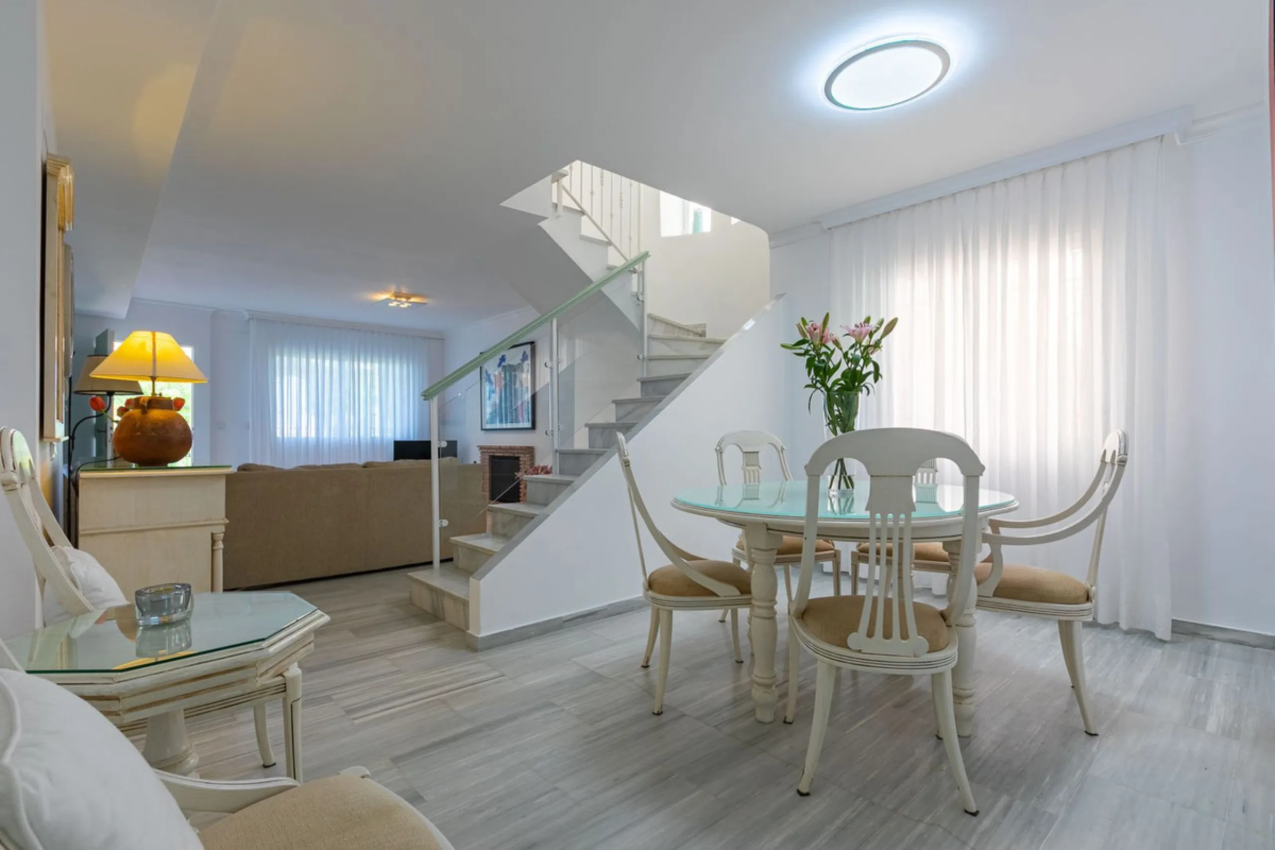 House - Semi-Detached House в продаже в Marbella, Málaga. В доме 4 спален и 3 ванных комнат. Площадь дома 171 м². Площадь участка 215 м²