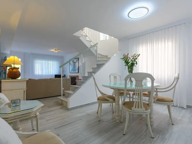 House - Semi-Detached House в продаже в Marbella, Málaga. В доме 4 спален и 3 ванных комнат. Площадь дома 171 м². Площадь участка 215 м²