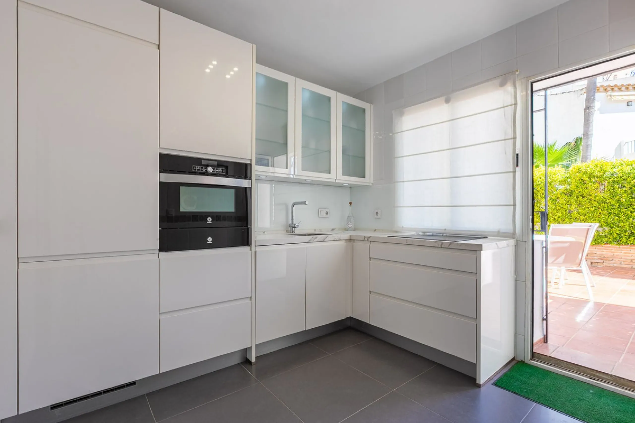 House - Semi-Detached House в продаже в Marbella, Málaga. В доме 4 спален и 3 ванных комнат. Площадь дома 171 м². Площадь участка 215 м²