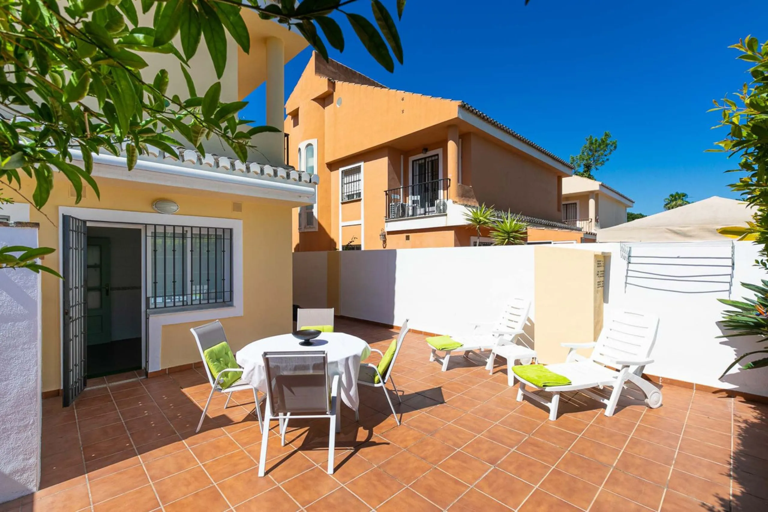 House - Semi-Detached House в продаже в Marbella, Málaga. В доме 4 спален и 3 ванных комнат. Площадь дома 171 м². Площадь участка 215 м²