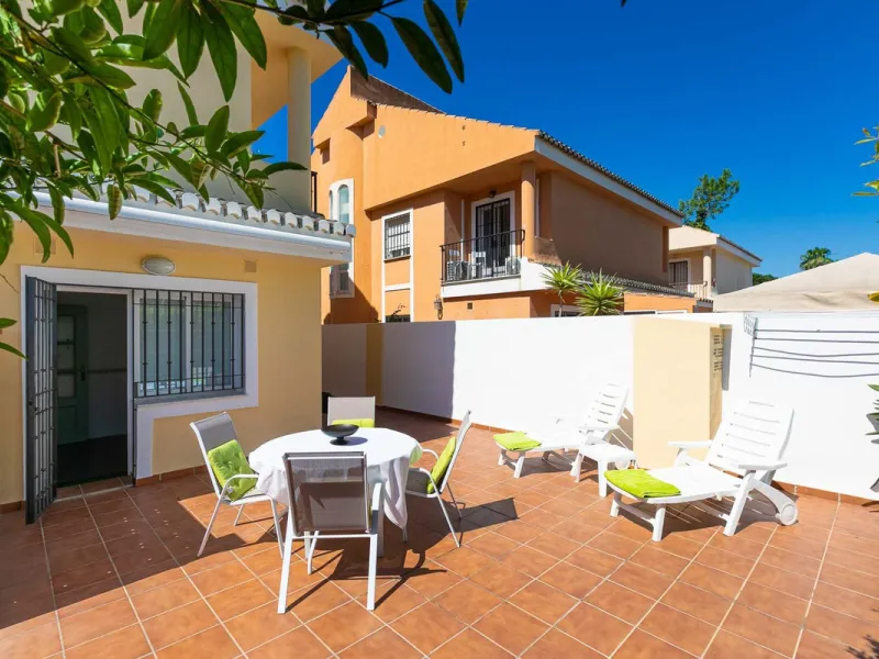 House - Semi-Detached House в продаже в Marbella, Málaga. В доме 4 спален и 3 ванных комнат. Площадь дома 171 м². Площадь участка 215 м²