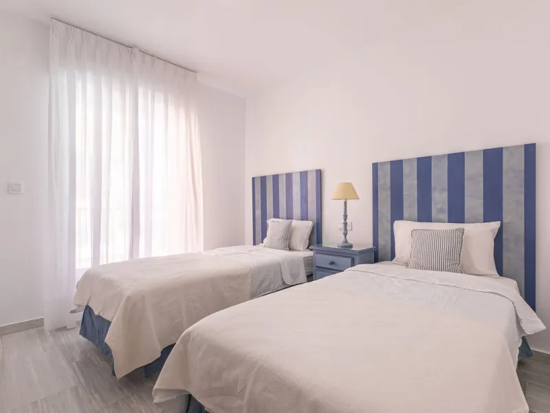 House - Semi-Detached House в продаже в Marbella, Málaga. В доме 4 спален и 3 ванных комнат. Площадь дома 171 м². Площадь участка 215 м²