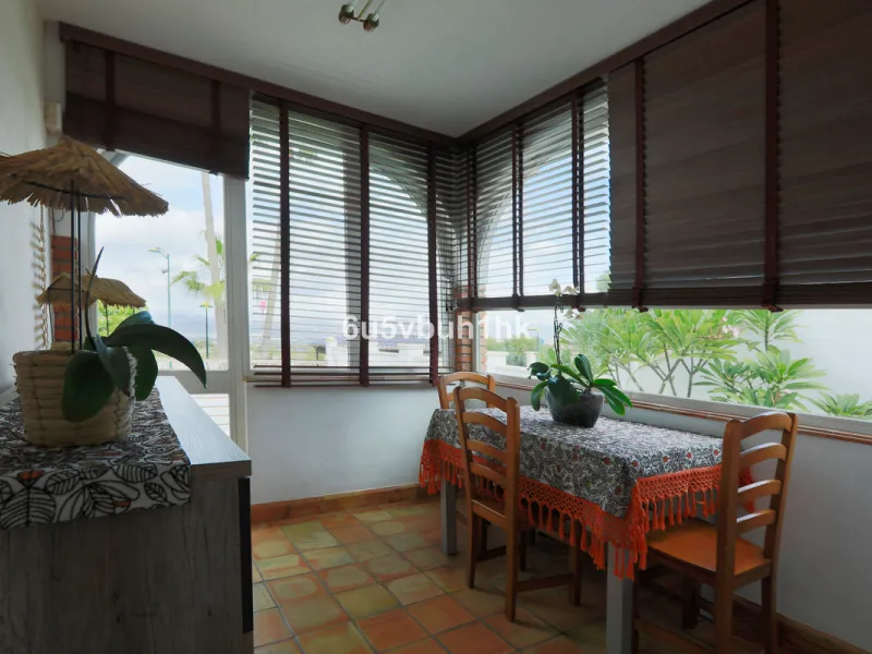 There comes a stage in life when the ideal home is no longer the biggest one — but the one that simply makes everyday living easier, more comfortable and enjoyable. This single-level property in Alhaurín de la Torre captures that idea beautifully.