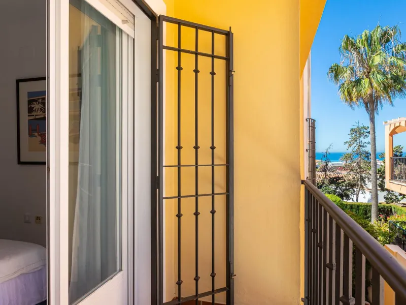 House - Semi-Detached House в продаже в Marbella, Málaga. В доме 4 спален и 3 ванных комнат. Площадь дома 171 м². Площадь участка 215 м²