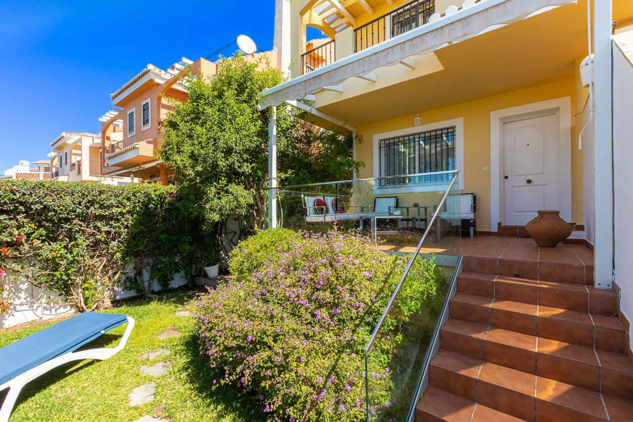 House - Semi-Detached House в продаже в Marbella, Málaga. В доме 4 спален и 3 ванных комнат. Площадь дома 171 м². Площадь участка 215 м²