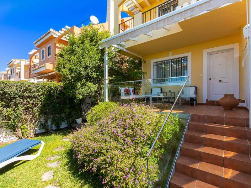 House - Semi-Detached House в продаже в Marbella, Málaga. В доме 4 спален и 3 ванных комнат. Площадь дома 171 м². Площадь участка 215 м²