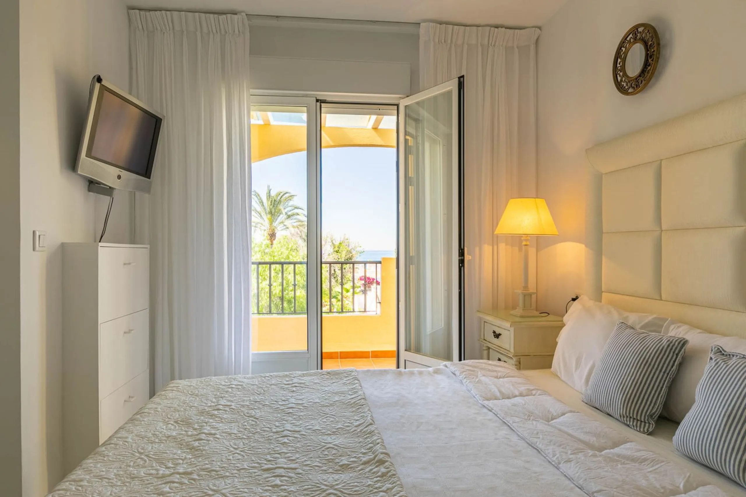 House - Semi-Detached House в продаже в Marbella, Málaga. В доме 4 спален и 3 ванных комнат. Площадь дома 171 м². Площадь участка 215 м²