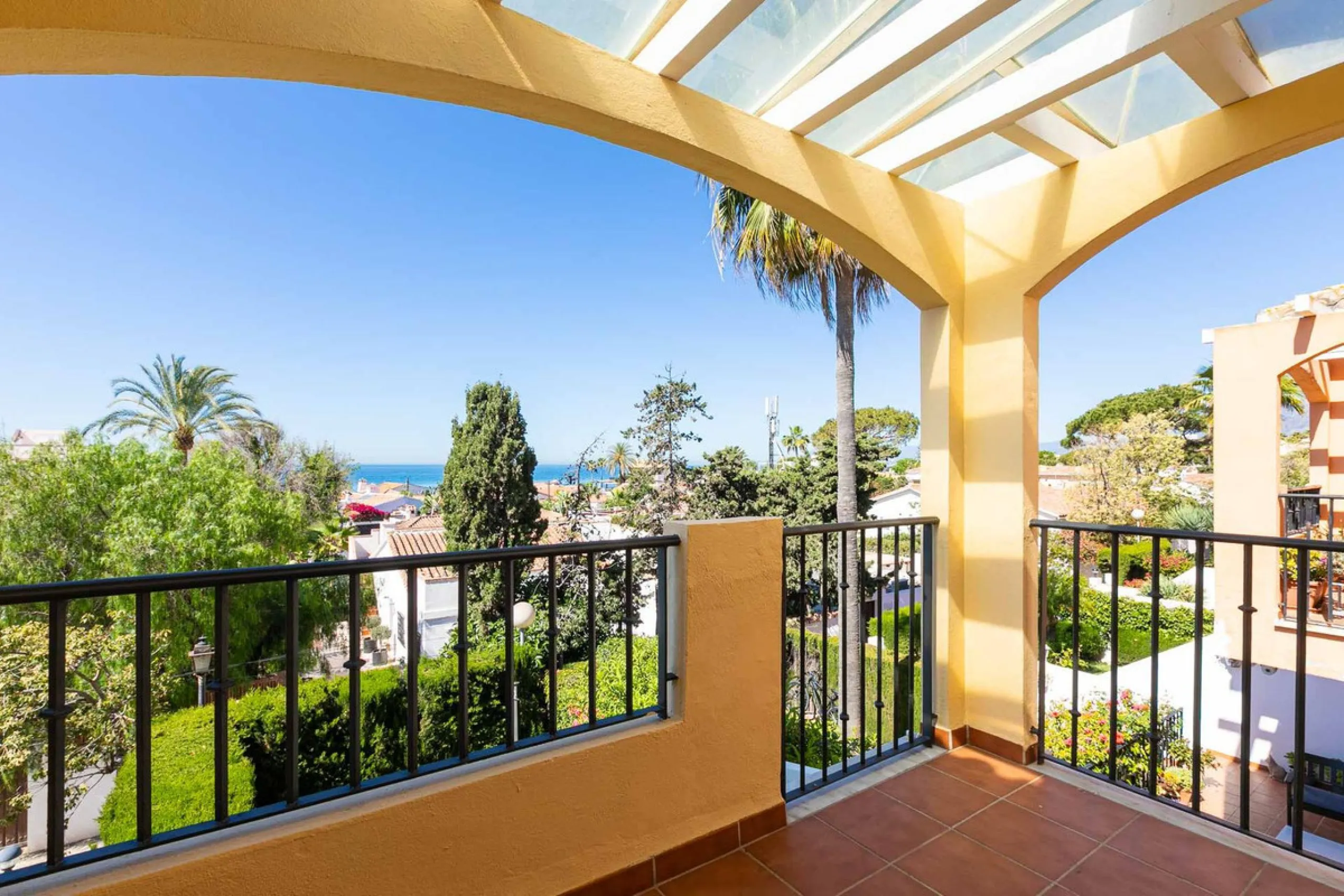 House - Semi-Detached House в продаже в Marbella, Málaga. В доме 4 спален и 3 ванных комнат. Площадь дома 171 м². Площадь участка 215 м²