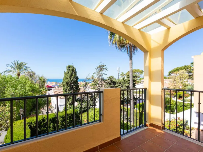 House - Semi-Detached House в продаже в Marbella, Málaga. В доме 4 спален и 3 ванных комнат. Площадь дома 171 м². Площадь участка 215 м²
