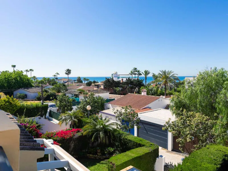 House - Semi-Detached House в продаже в Marbella, Málaga. В доме 4 спален и 3 ванных комнат. Площадь дома 171 м². Площадь участка 215 м²