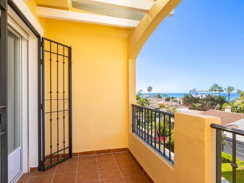 House - Semi-Detached House в продаже в Marbella, Málaga. В доме 4 спален и 3 ванных комнат. Площадь дома 171 м². Площадь участка 215 м²