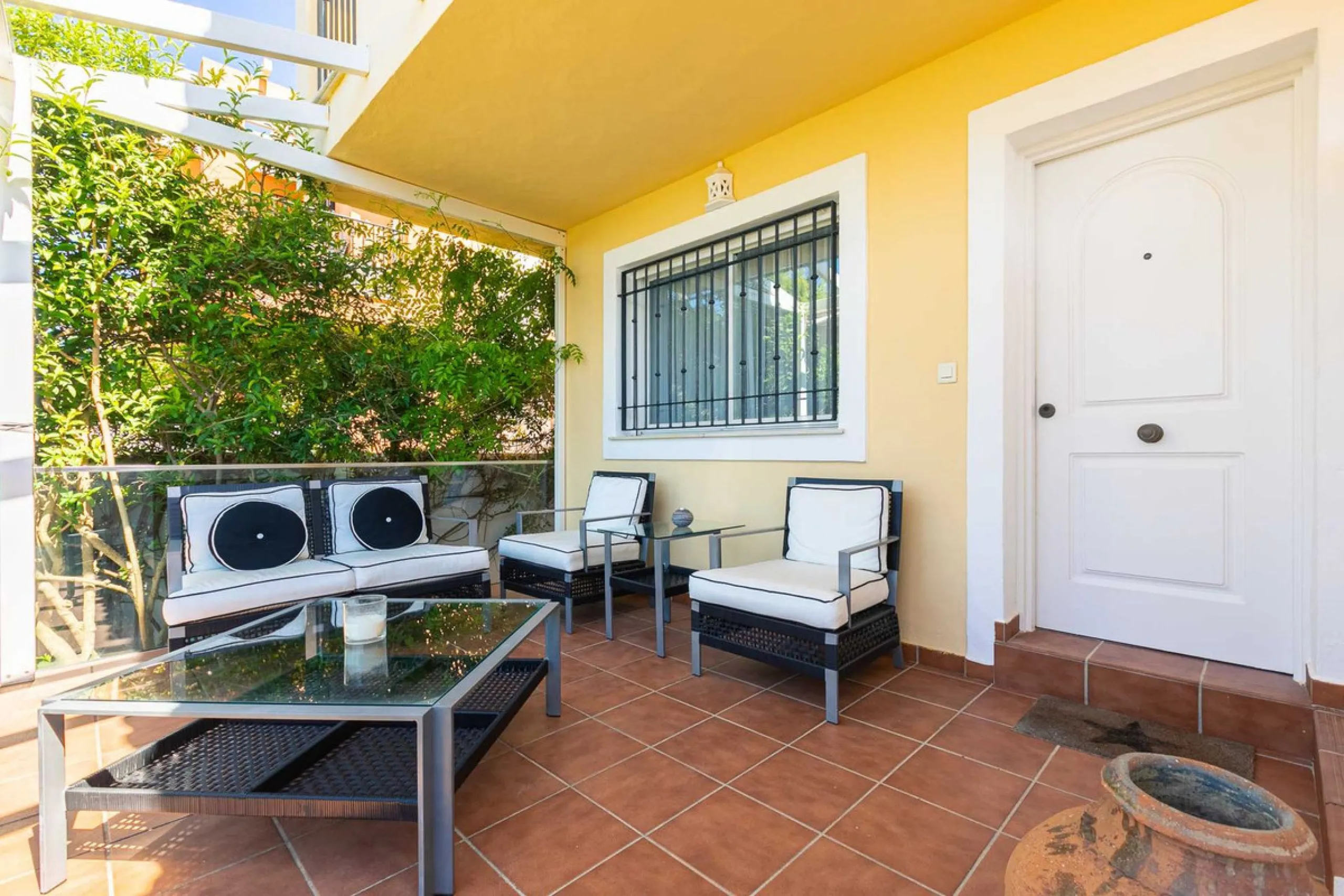 House - Semi-Detached House в продаже в Marbella, Málaga. В доме 4 спален и 3 ванных комнат. Площадь дома 171 м². Площадь участка 215 м²