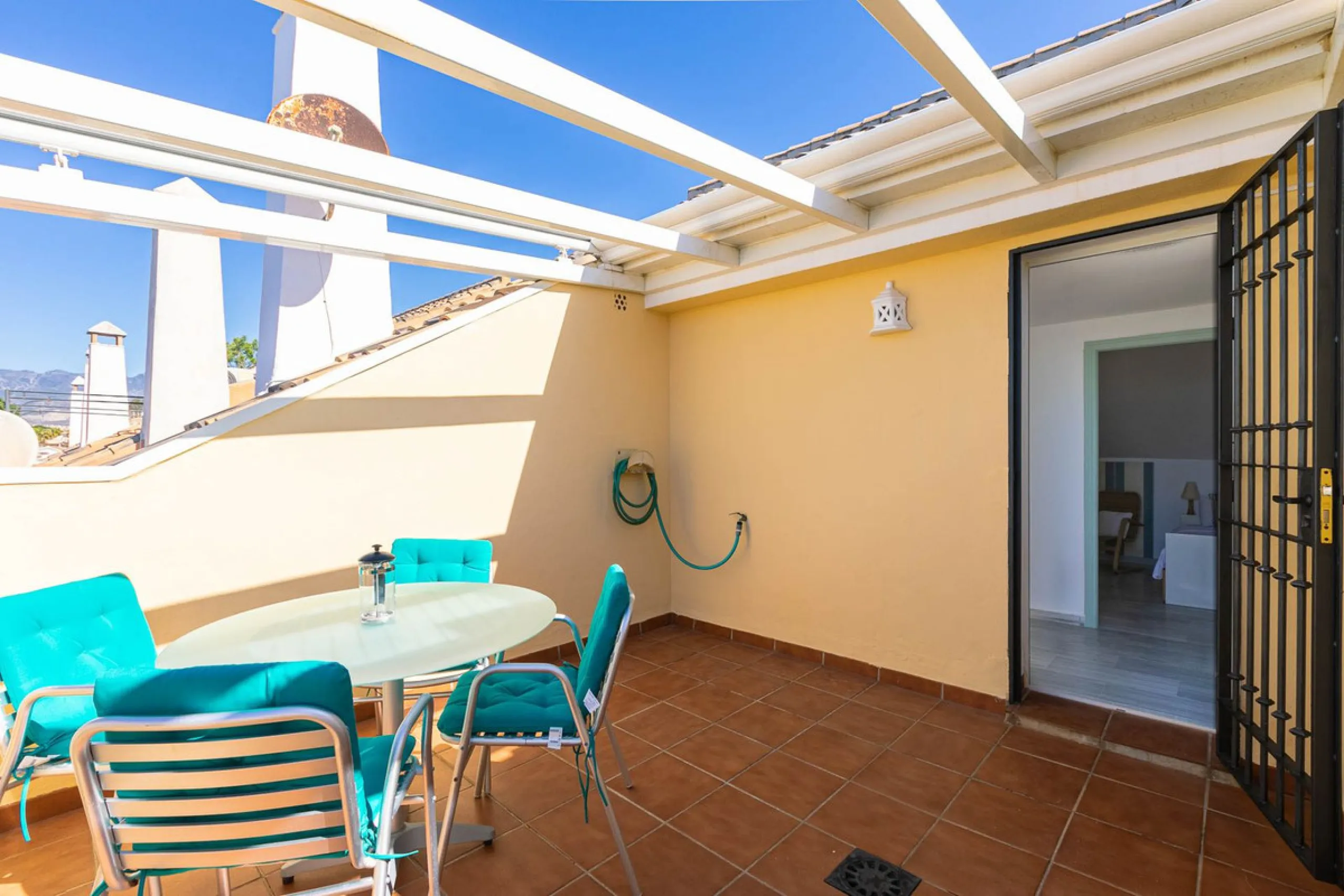 House - Semi-Detached House в продаже в Marbella, Málaga. В доме 4 спален и 3 ванных комнат. Площадь дома 171 м². Площадь участка 215 м²