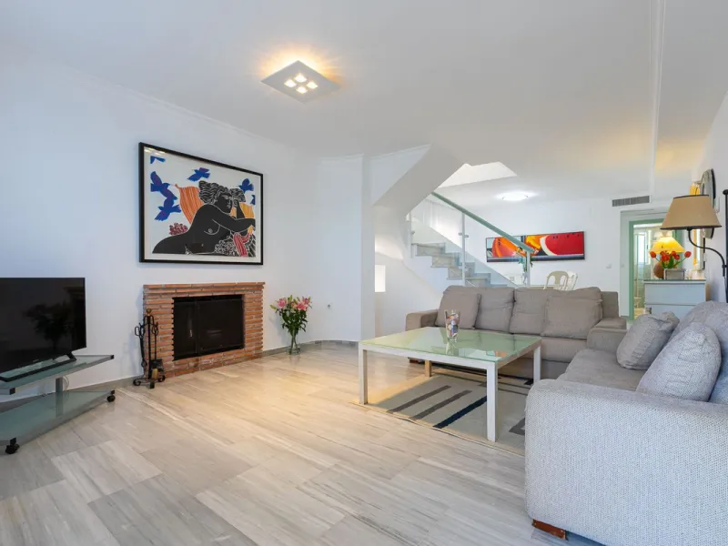 House - Semi-Detached House в продаже в Marbella, Málaga. В доме 4 спален и 3 ванных комнат. Площадь дома 171 м². Площадь участка 215 м²