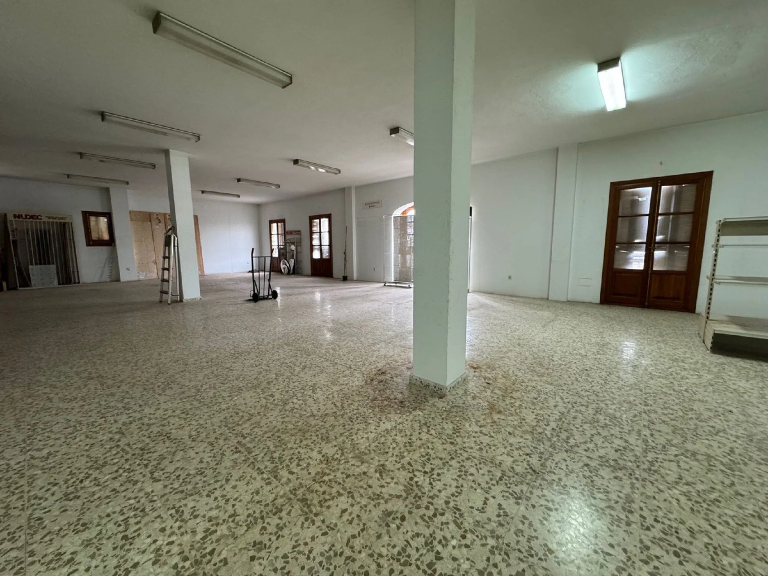 Commercial - Business в продаже в Estepona, Málaga. Площадь дома 786 м²