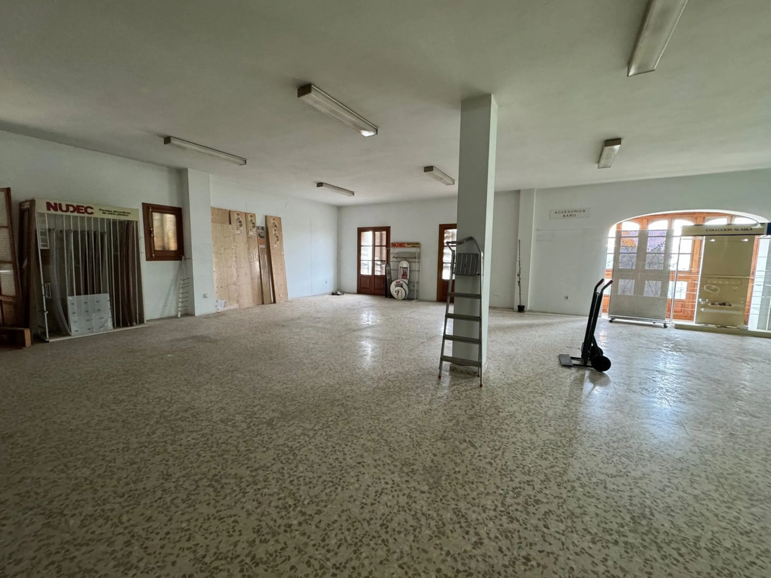 Commercial - Business в продаже в Estepona, Málaga. Площадь дома 786 м²
