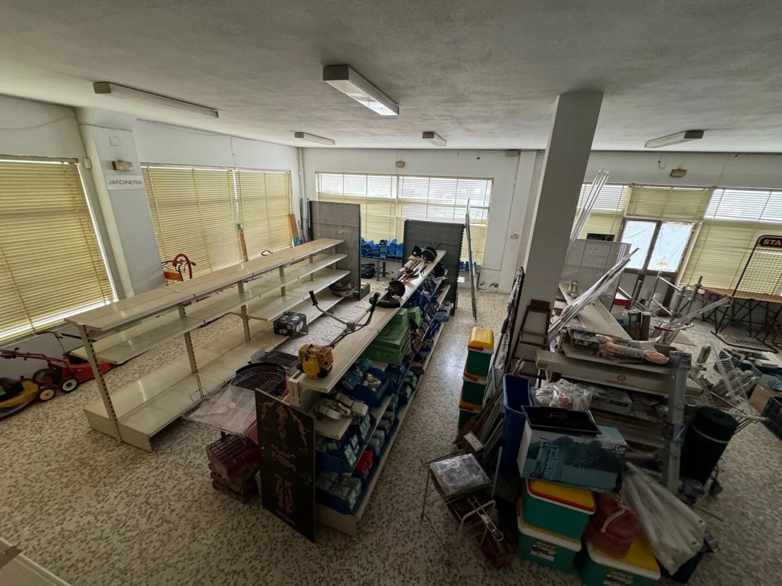 Commercial - Business в продаже в Estepona, Málaga. Площадь дома 786 м²