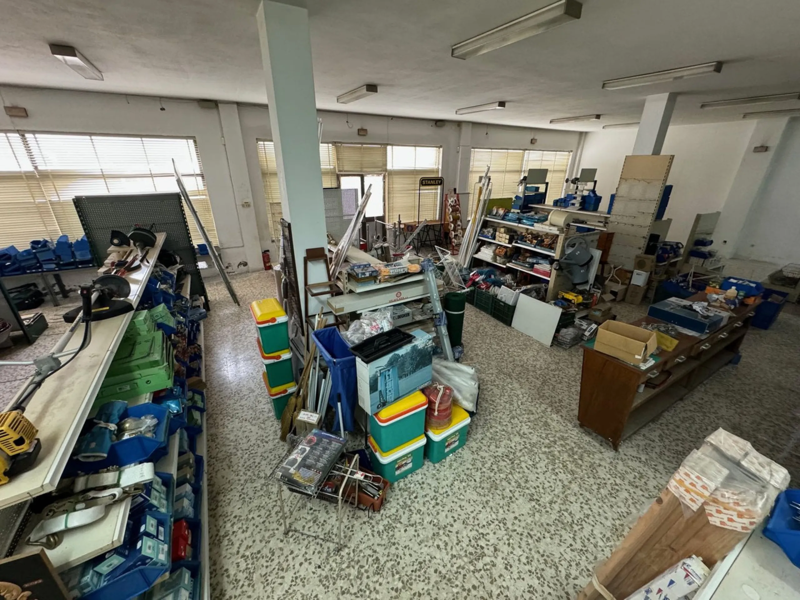 Commercial - Business в продаже в Estepona, Málaga. Площадь дома 786 м²