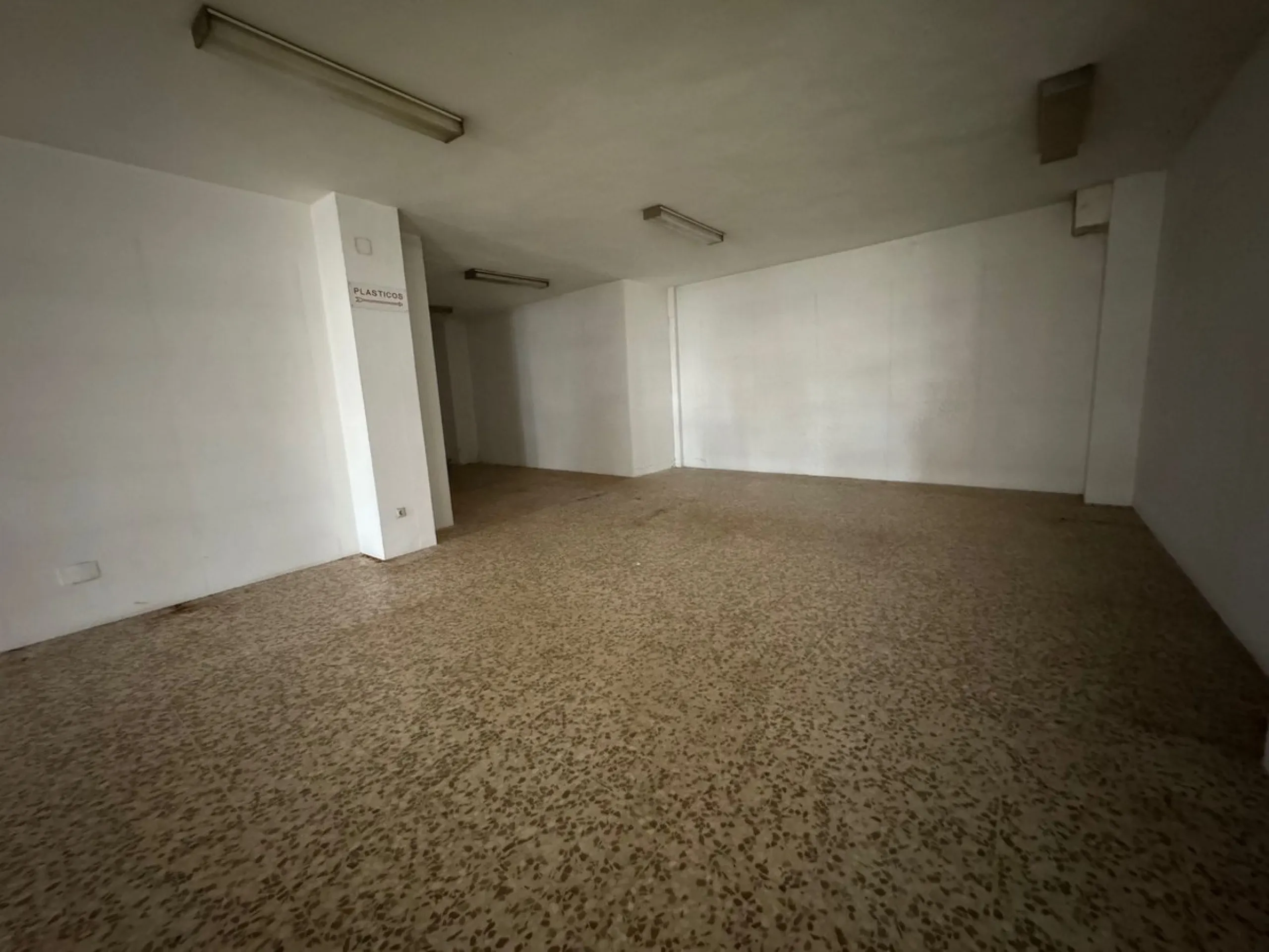 Commercial - Business в продаже в Estepona, Málaga. Площадь дома 786 м²