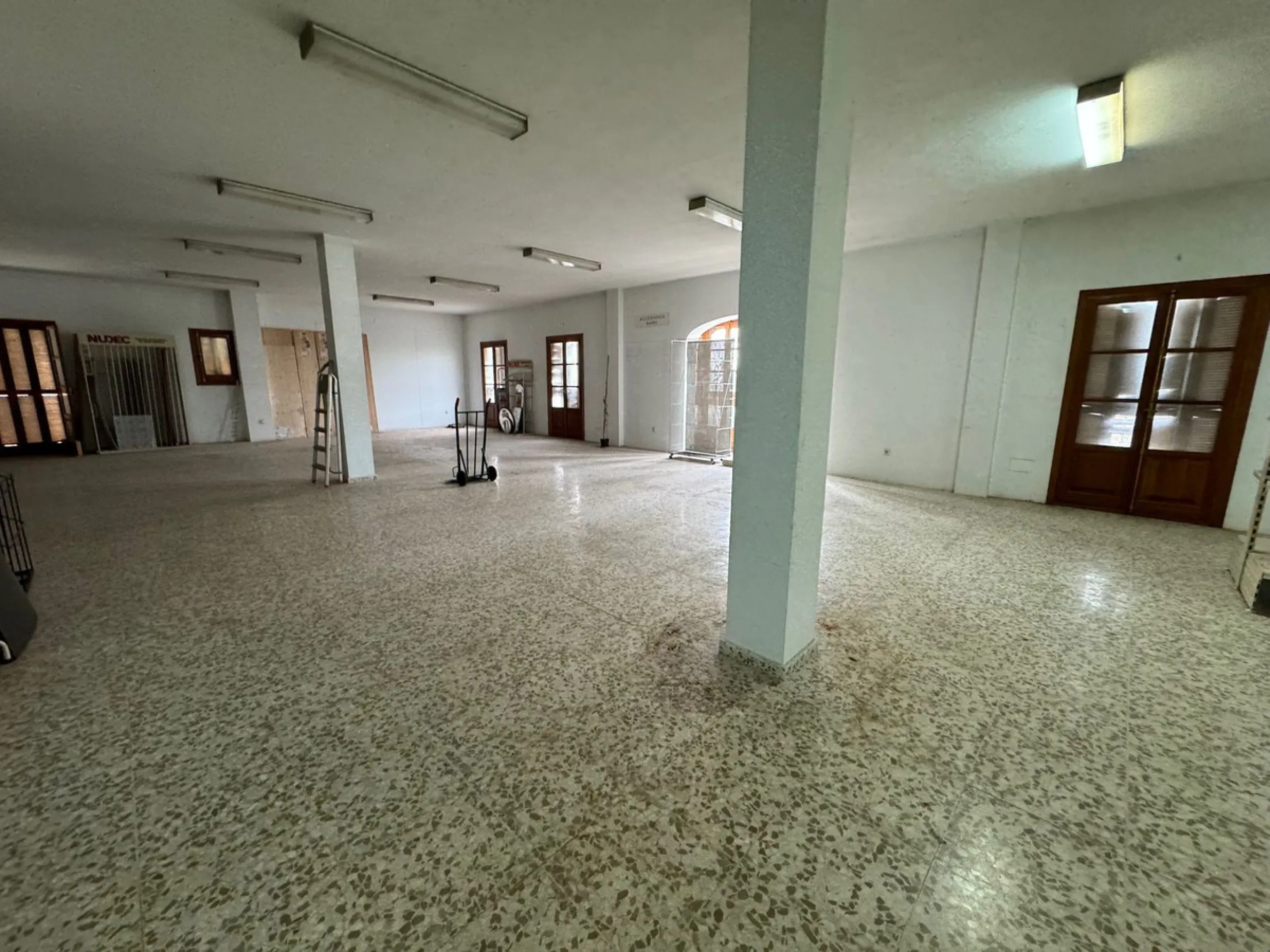 Commercial - Business в продаже в Estepona, Málaga. Площадь дома 786 м²