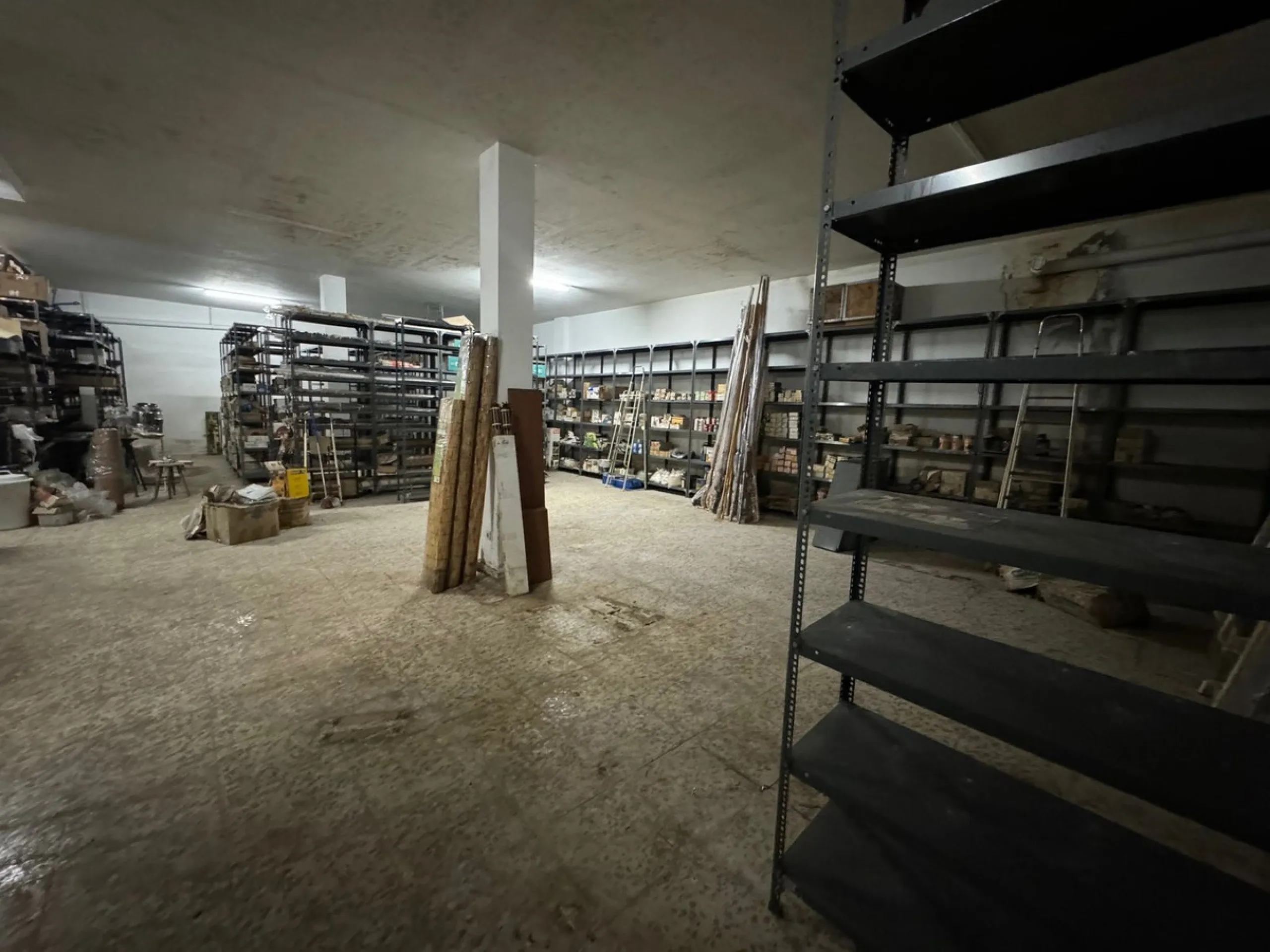 Commercial - Business в продаже в Estepona, Málaga. Площадь дома 786 м²