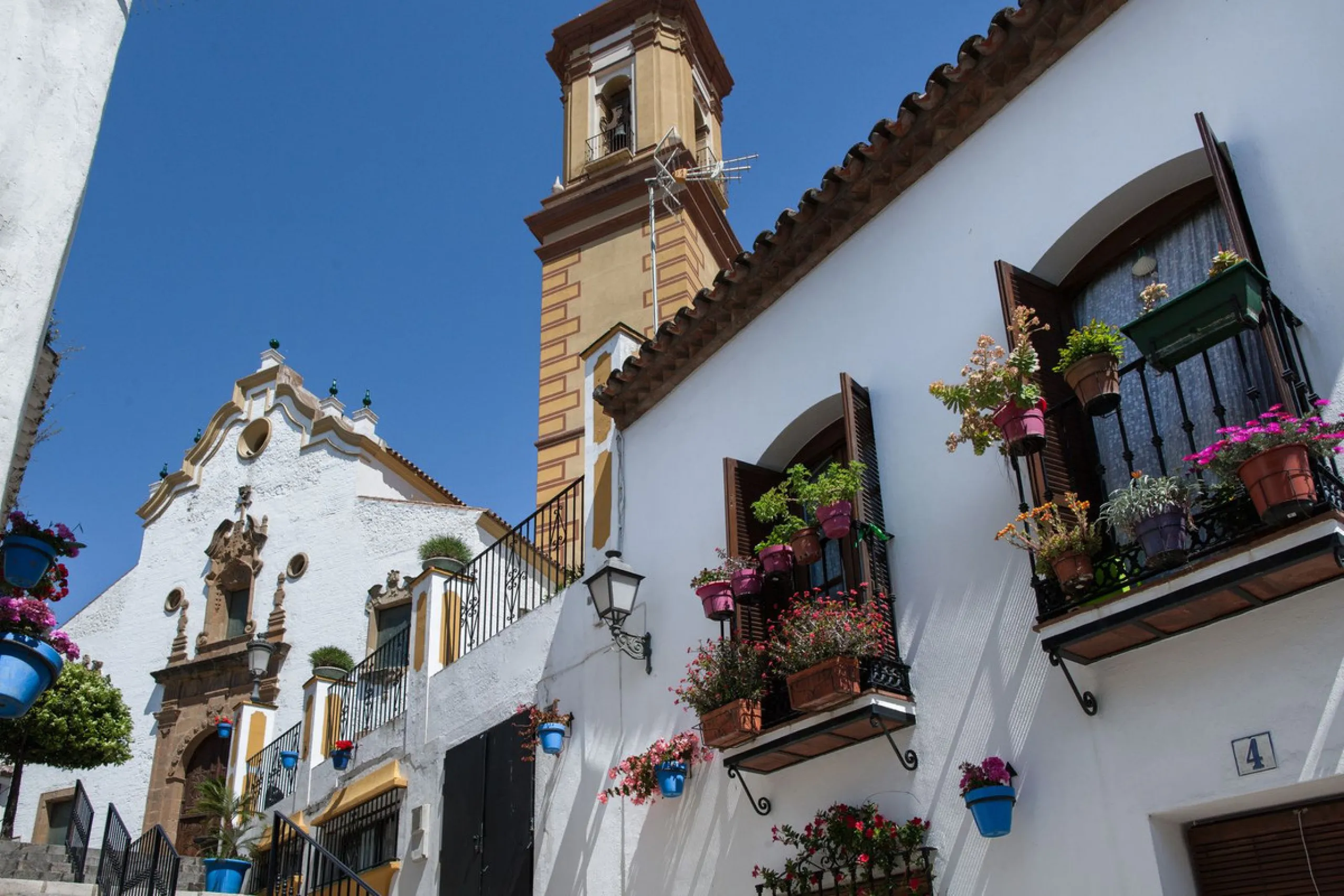 Commercial - Business в продаже в Estepona, Málaga. Площадь дома 786 м²