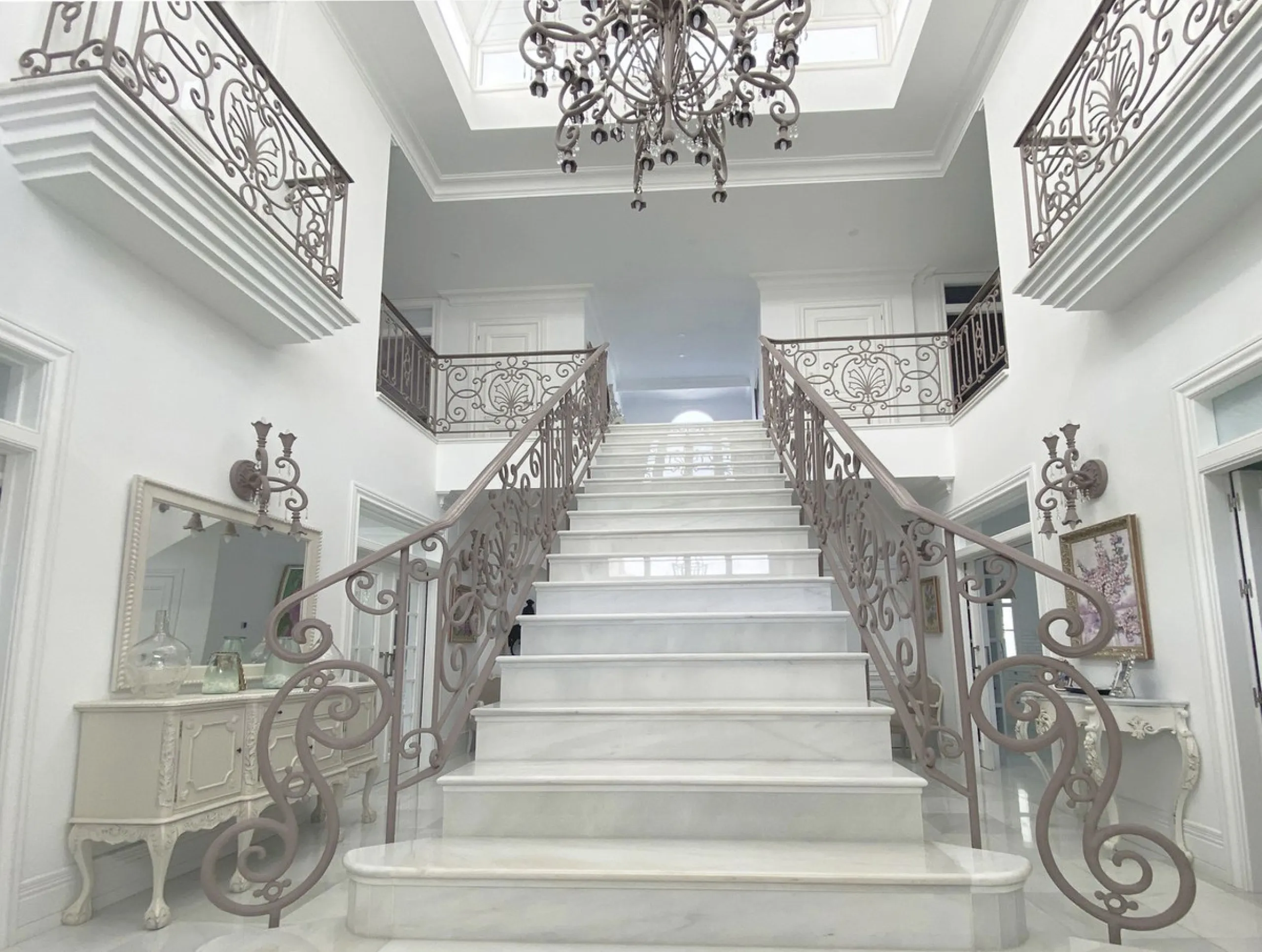 MAGNIFICENT VILLA OF EXCELLENT QUALITIES IN PACO CANTOS AREA (MARBELLLA)!!!