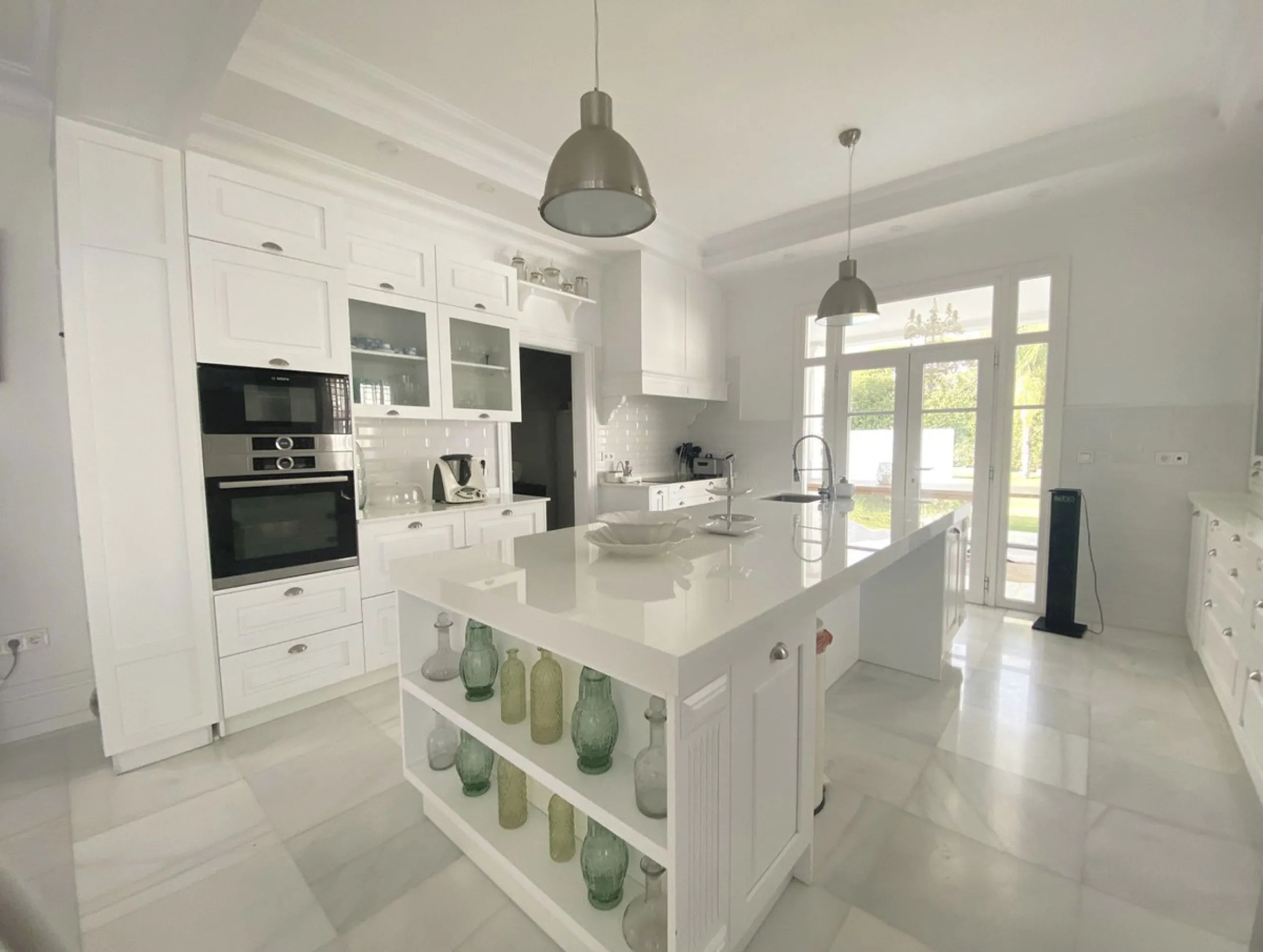 MAGNIFICENT VILLA OF EXCELLENT QUALITIES IN PACO CANTOS AREA (MARBELLLA)!!!