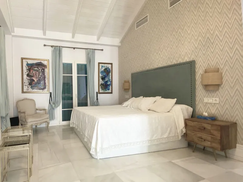 MAGNIFICENT VILLA OF EXCELLENT QUALITIES IN PACO CANTOS AREA (MARBELLLA)!!!