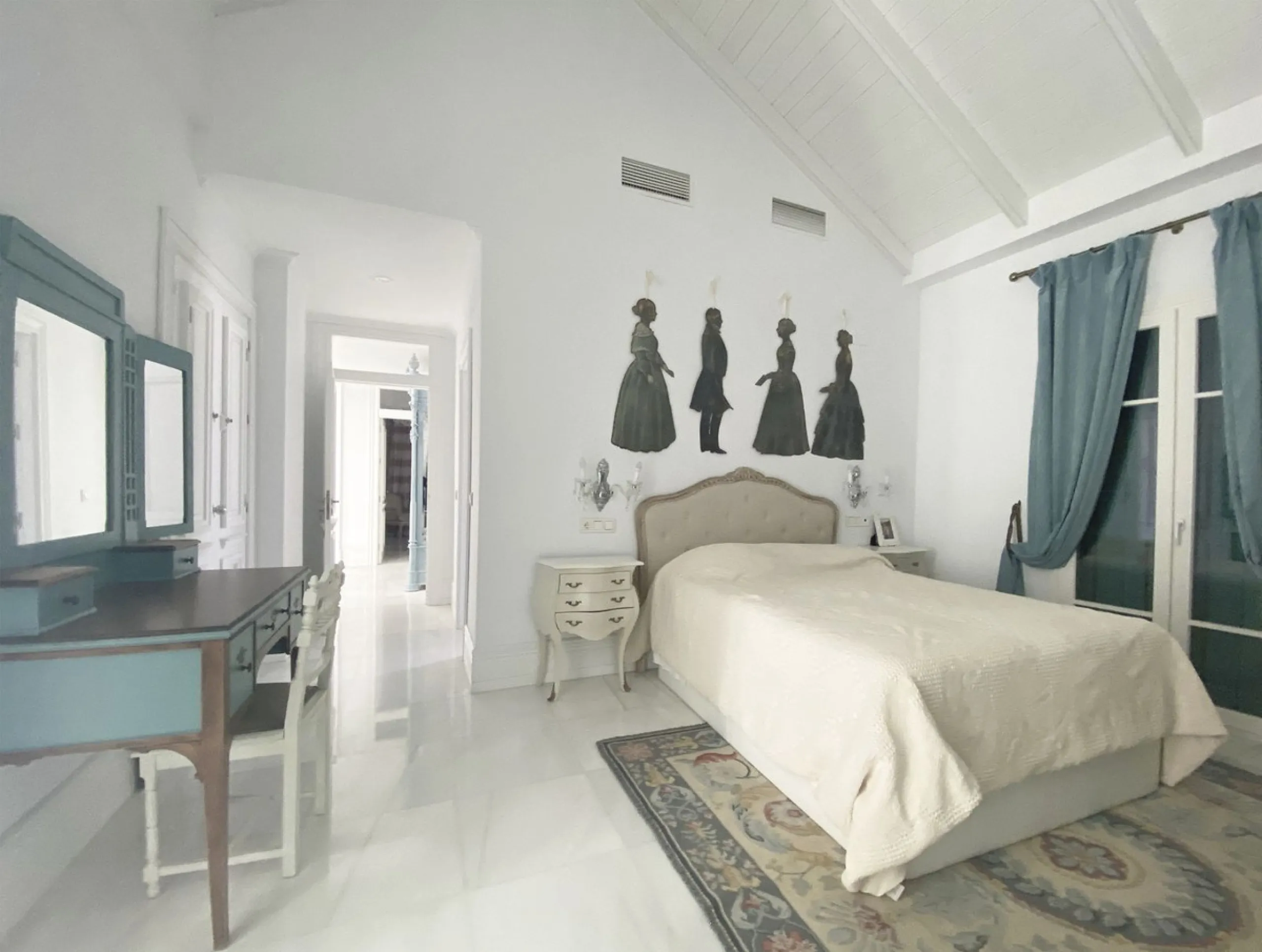 MAGNIFICENT VILLA OF EXCELLENT QUALITIES IN PACO CANTOS AREA (MARBELLLA)!!!
