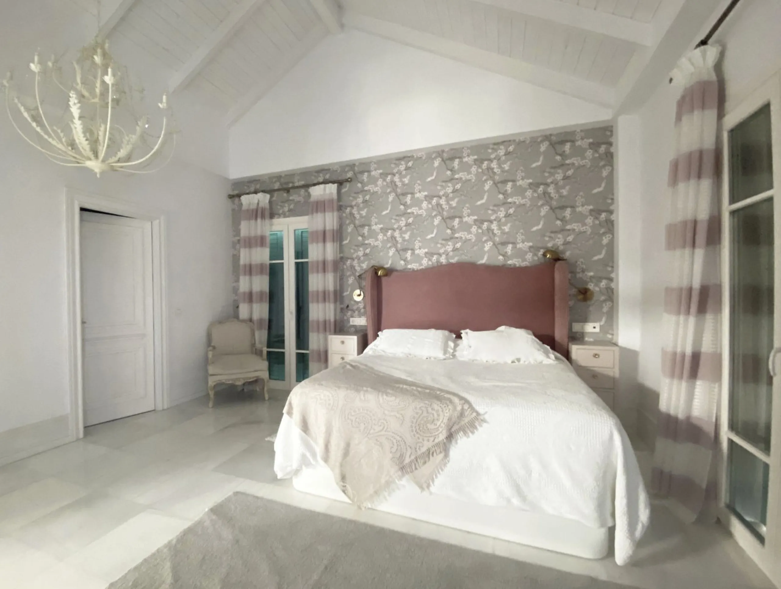 MAGNIFICENT VILLA OF EXCELLENT QUALITIES IN PACO CANTOS AREA (MARBELLLA)!!!
