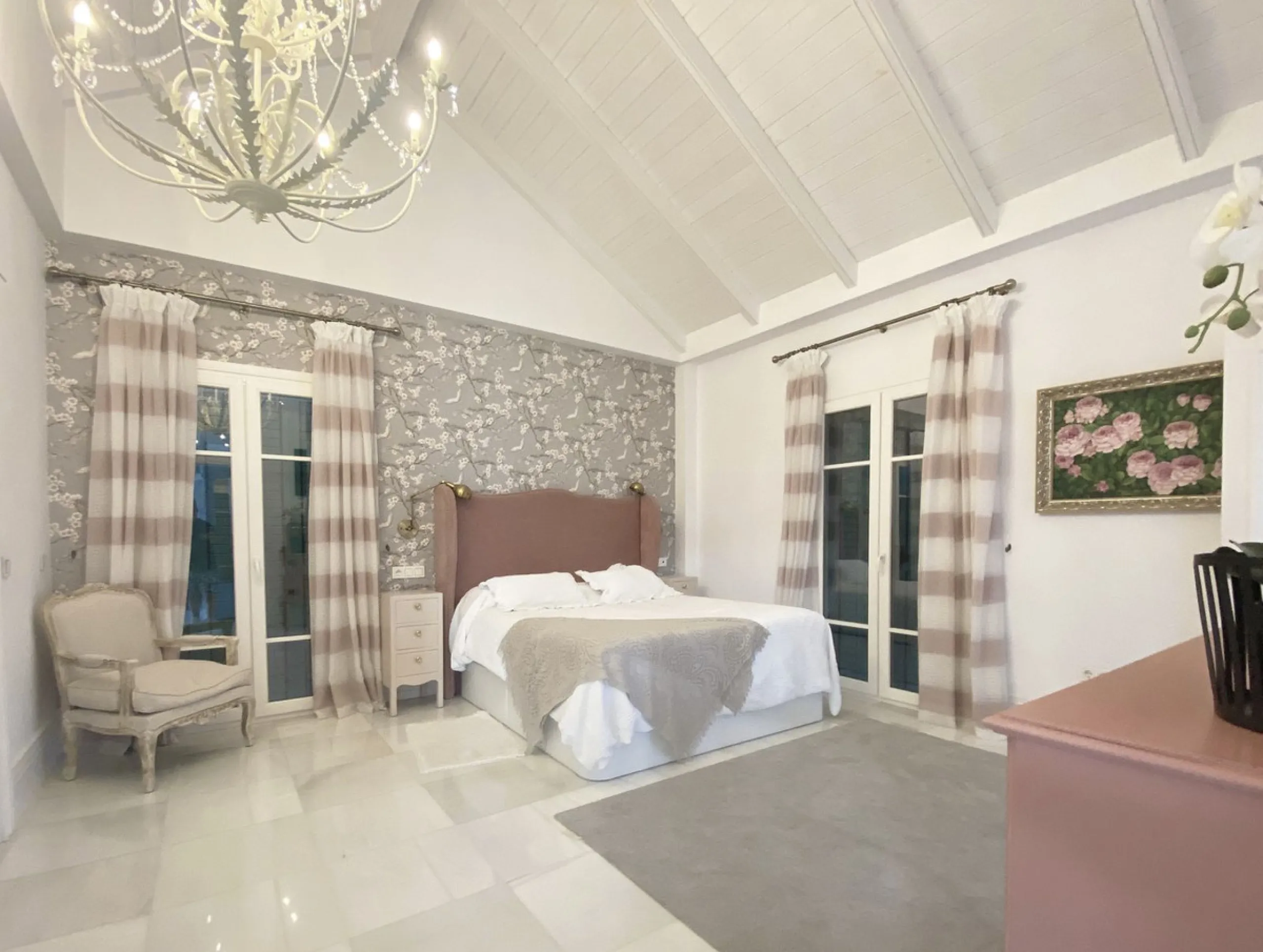 MAGNIFICENT VILLA OF EXCELLENT QUALITIES IN PACO CANTOS AREA (MARBELLLA)!!!