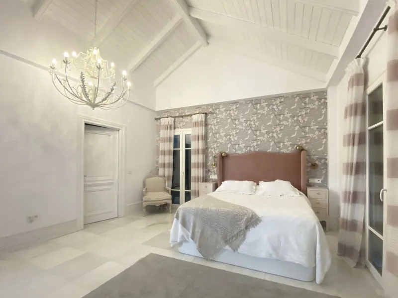 MAGNIFICENT VILLA OF EXCELLENT QUALITIES IN PACO CANTOS AREA (MARBELLLA)!!!