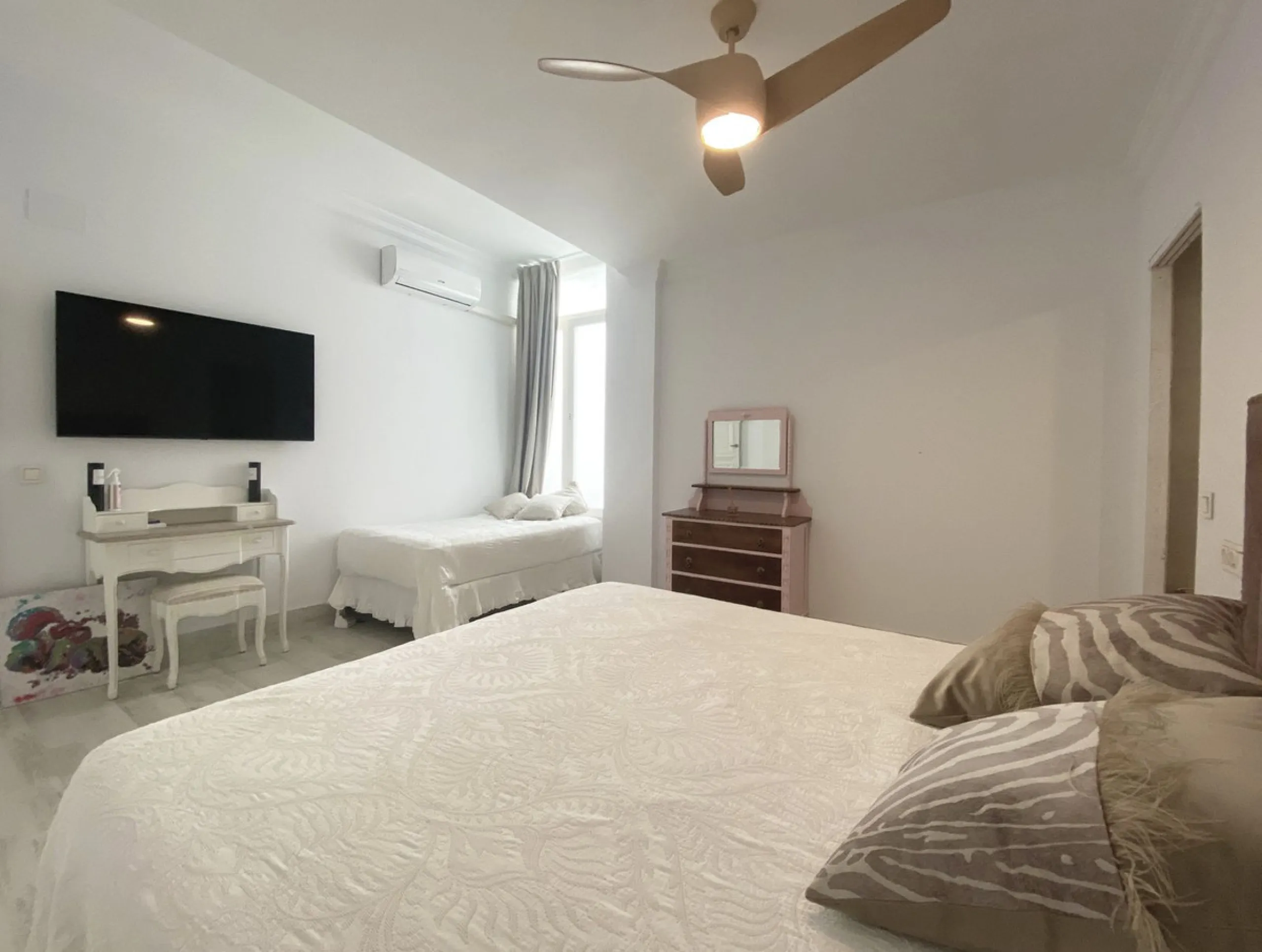 MAGNIFICENT VILLA OF EXCELLENT QUALITIES IN PACO CANTOS AREA (MARBELLLA)!!!
