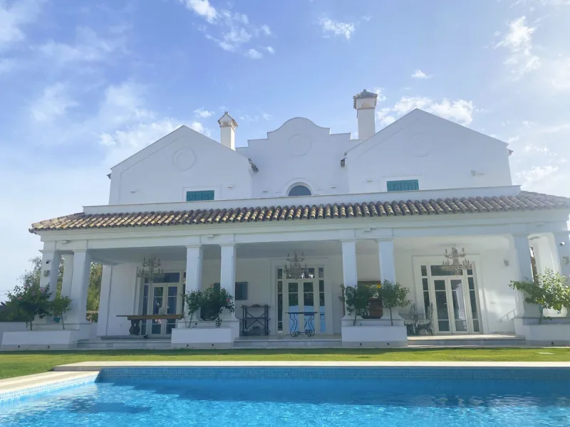 MAGNIFICENT VILLA OF EXCELLENT QUALITIES IN PACO CANTOS AREA (MARBELLLA)!!!