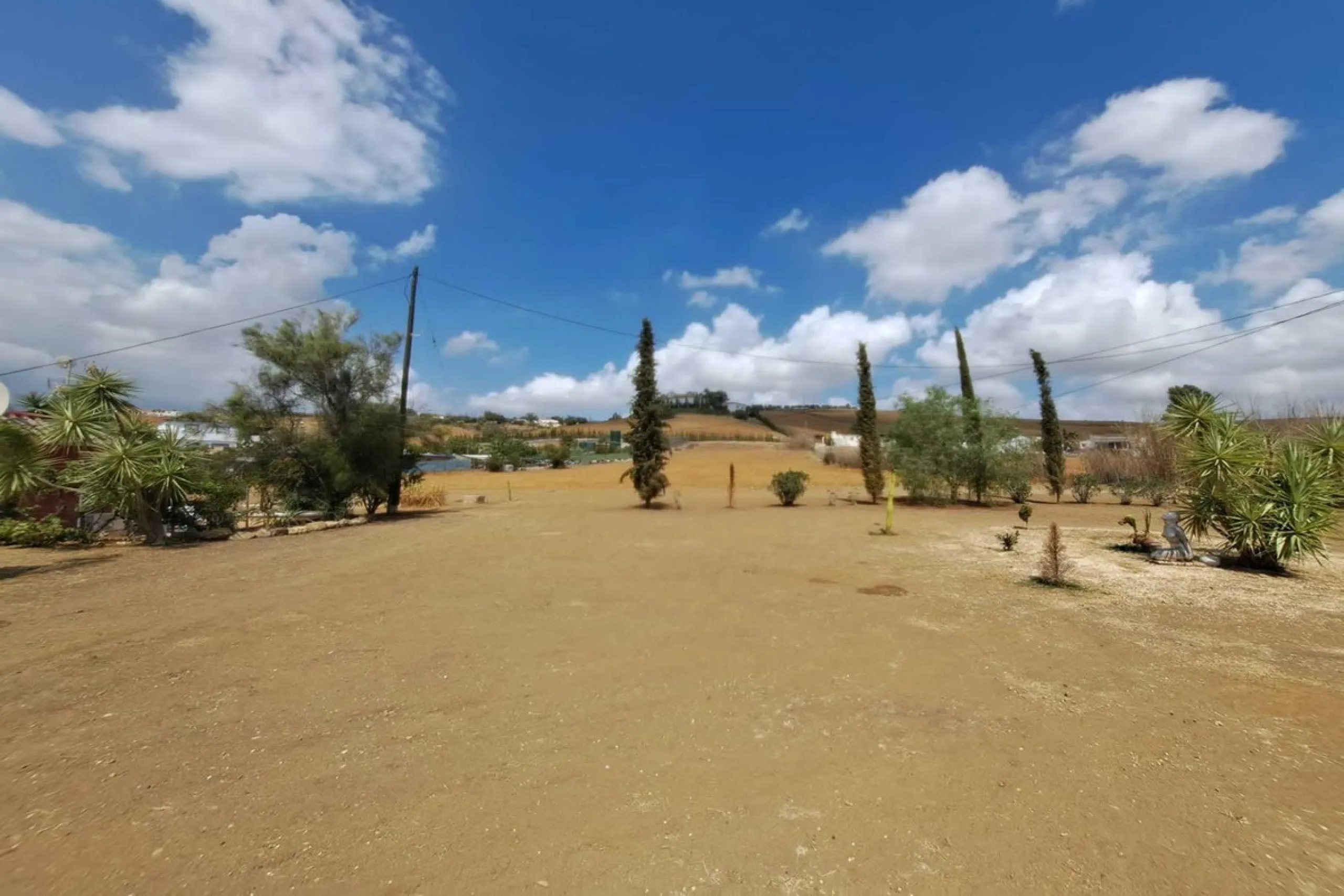 Country property distributed in five 5 independent apartments.