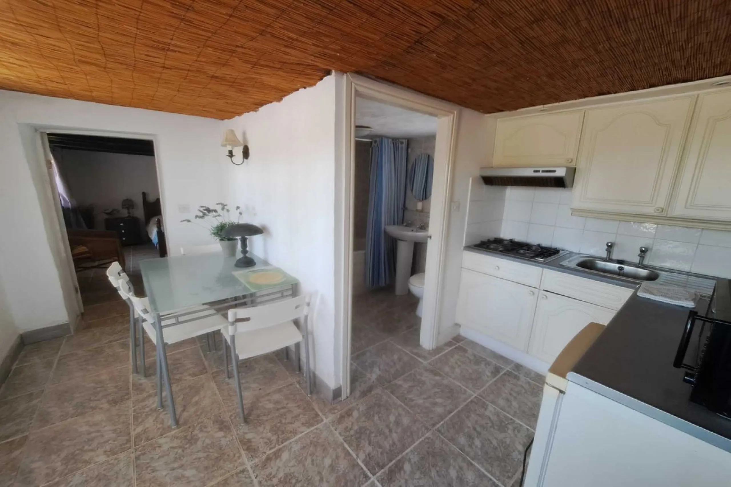 Country property distributed in five 5 independent apartments.