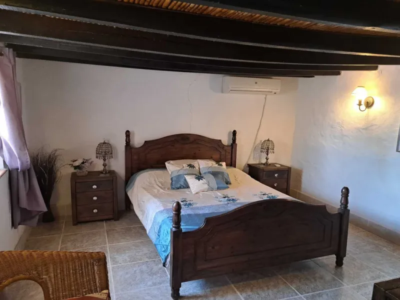 Country property distributed in five 5 independent apartments.