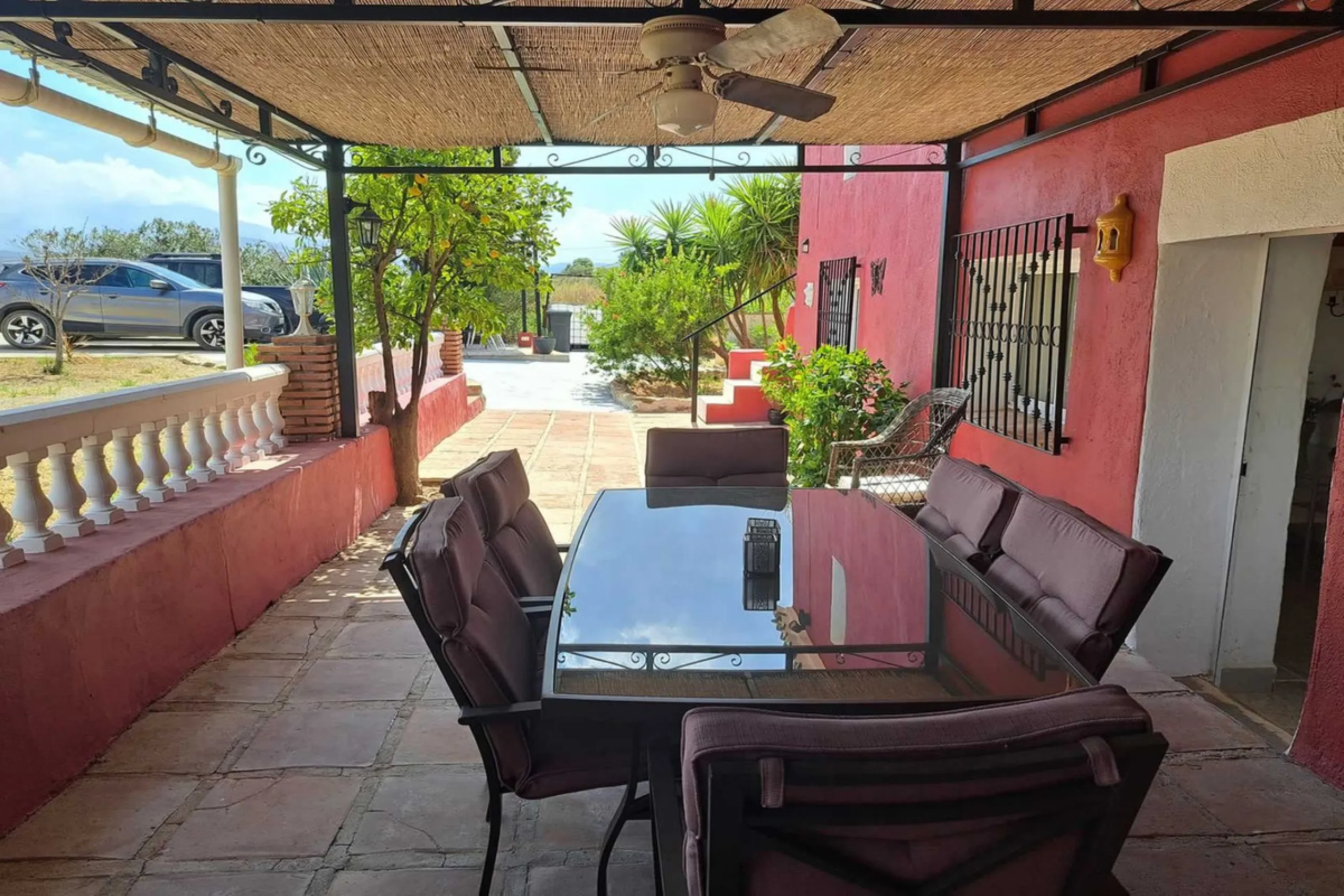 Country property distributed in five 5 independent apartments.