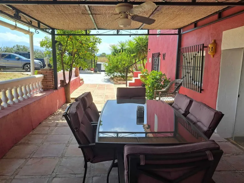 Country property distributed in five 5 independent apartments.