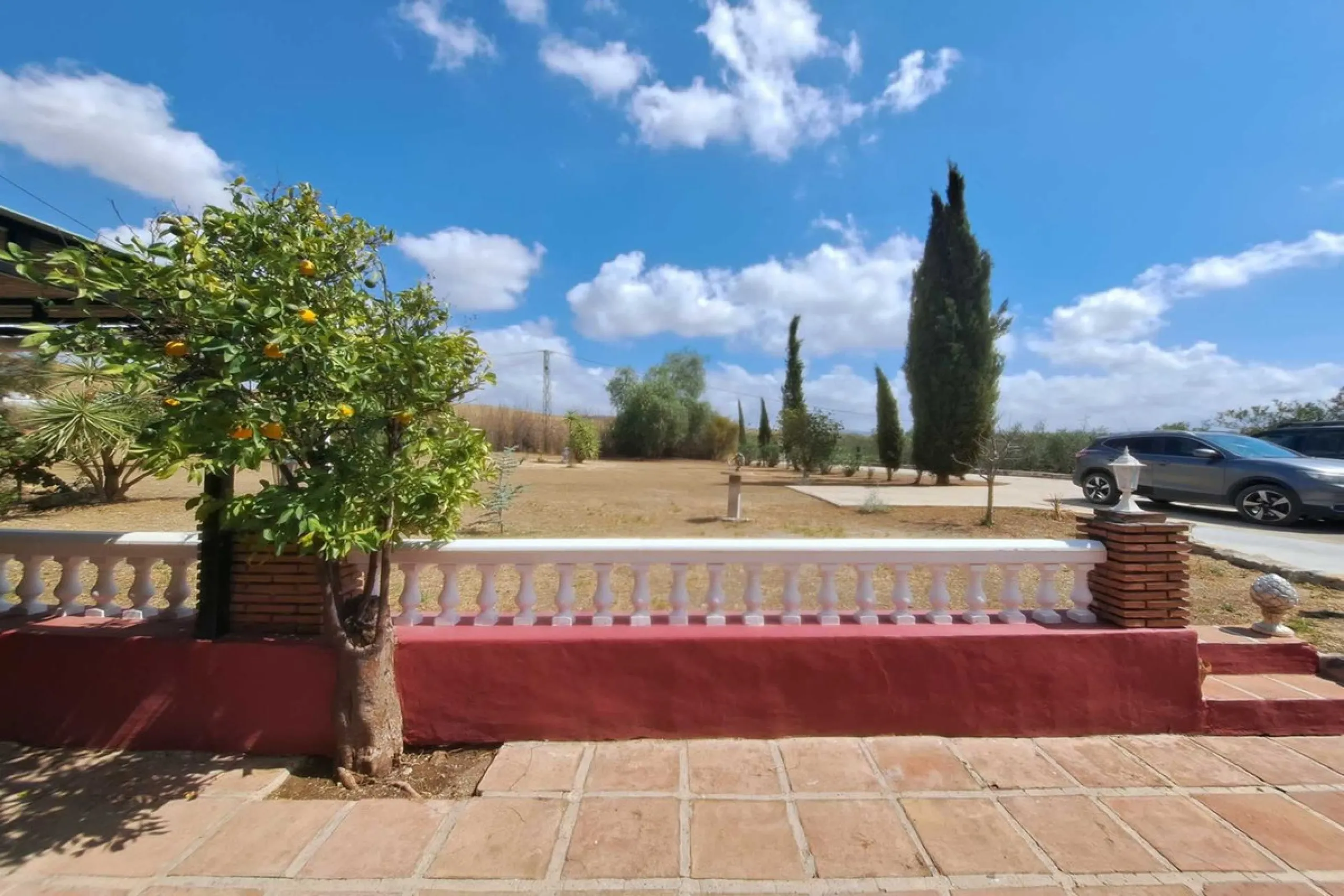 Country property distributed in five 5 independent apartments.