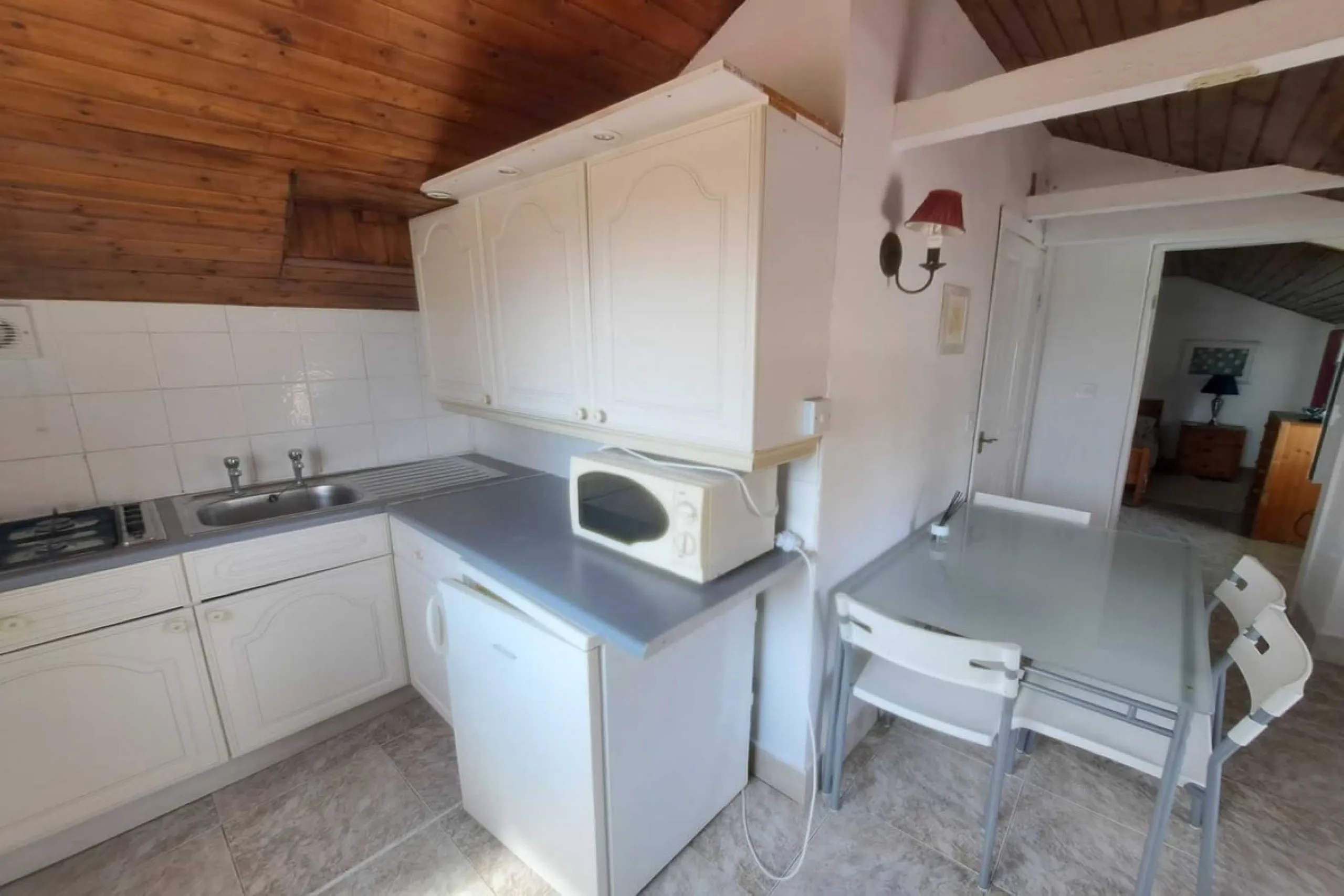 Country property distributed in five 5 independent apartments.