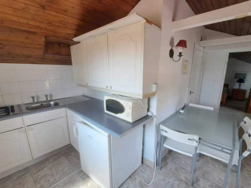 Country property distributed in five 5 independent apartments.