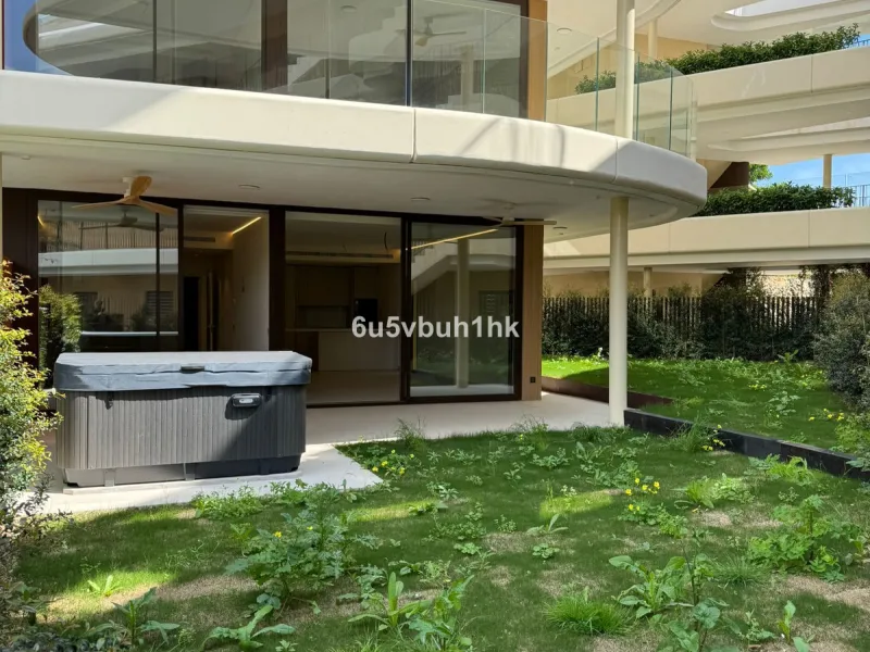 Discover this elegant ground floor resale apartment located in the prestigious Valley Collection, within the renowned Reserva del Higuerón. A property that perfectly blends contemporary design, comfort, and exceptional outdoor living.